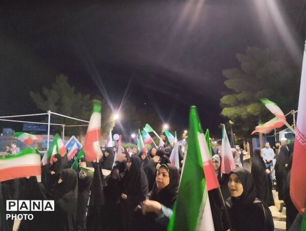 از تریبونِ شب تا کلاسِ درس: معلمانِ دغدغه‌مند، آینده را می‌سازند