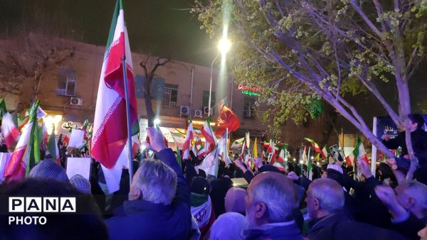 حماسه سازی مردم نیشابور در چهاردهمین روز از شهادت امام خامنه ای