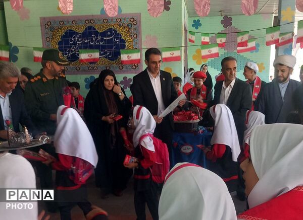 آغاز سال تحصیلی کلاس‌ اولی‌ ها با جشن شکوفه‌ ها در مدرسه شهید آوینی