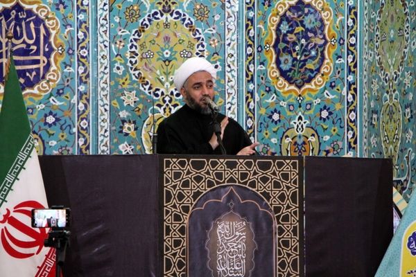 مسئولان پاسخگو و بین مردم باشند 