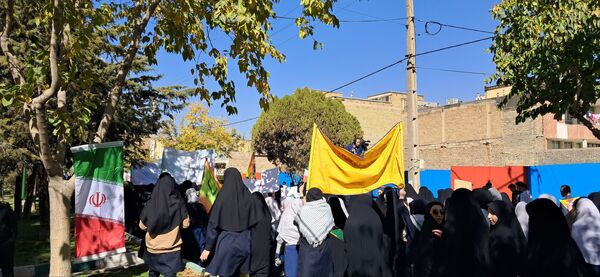 مشت هایی از نماد استواری و شجاعت 