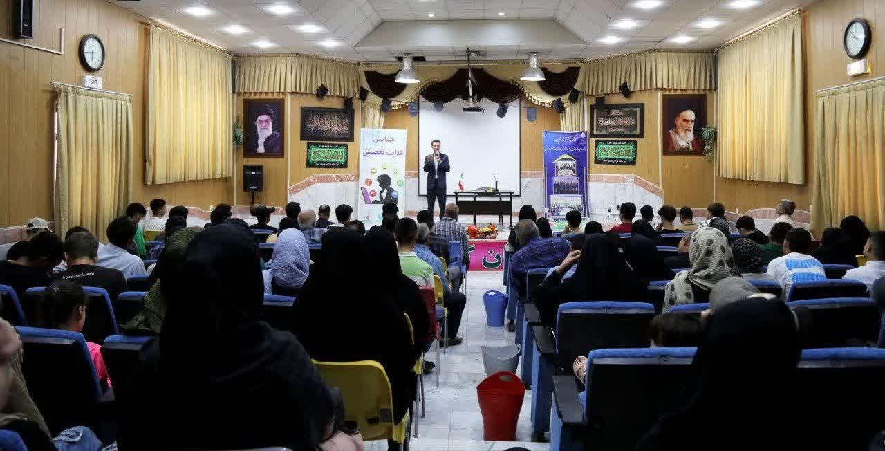 همایش هدایت تحصیلی پایه نهم پسران در شهرستان شیروان