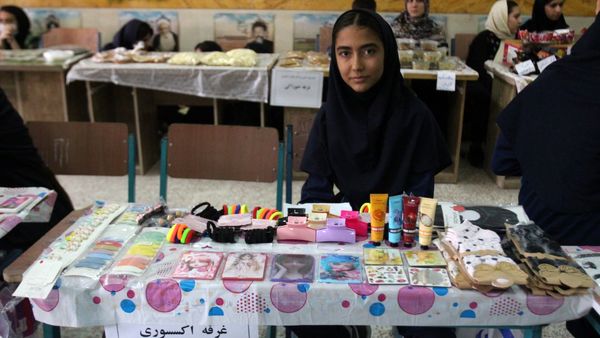 بازارچه دانش‌آموزی دبیرستان سپیده کاشانی ناحیه۱ 