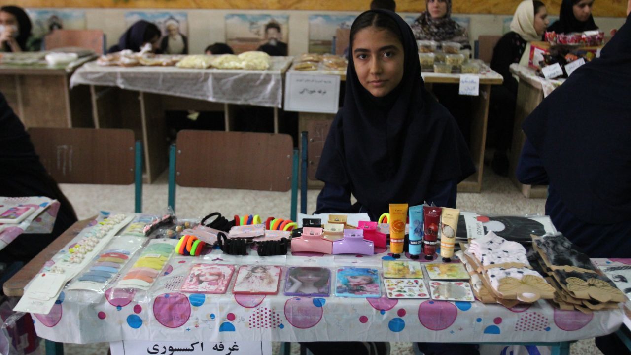 بازارچه دانش‌آموزی دبیرستان سپیده کاشانی ناحیه۱ 