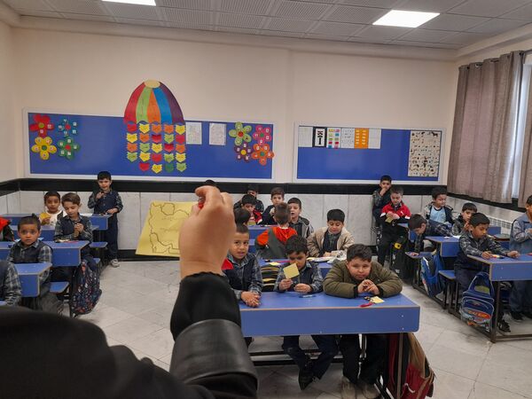 گرامیداشت روز دانش آموز در دبستان عذرا پورشهریاری ناحیه ۷مشهد