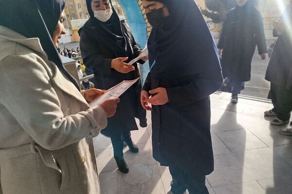 تجلیل از دانش آموزان ممتاز دبیرستان عطیه 