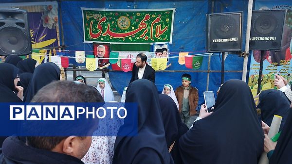 حضور مردم در مهمانی کیلومتری اعیاد شعبانیه نیشابور