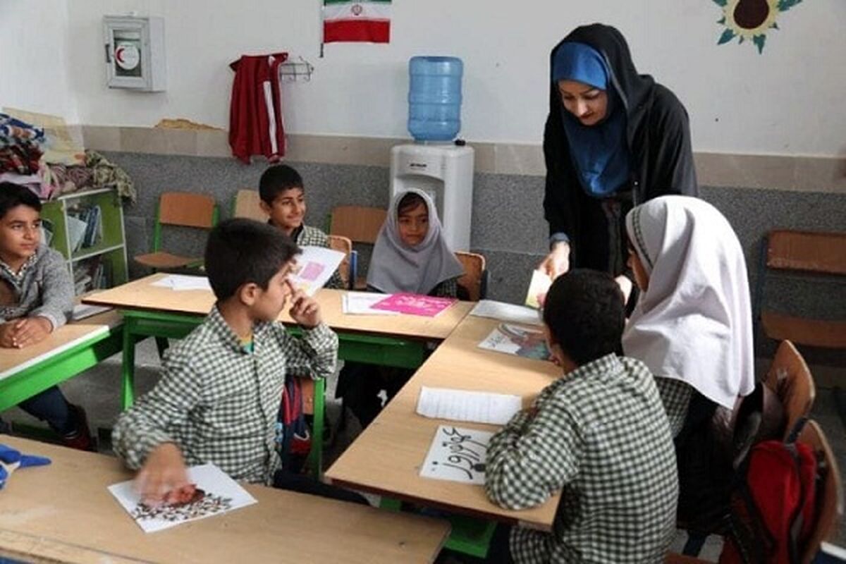 معلم خلاق به چالش‌های موجود در نظام آموزشی با ابتکار و خلاقیت پاسخ می‌دهد
