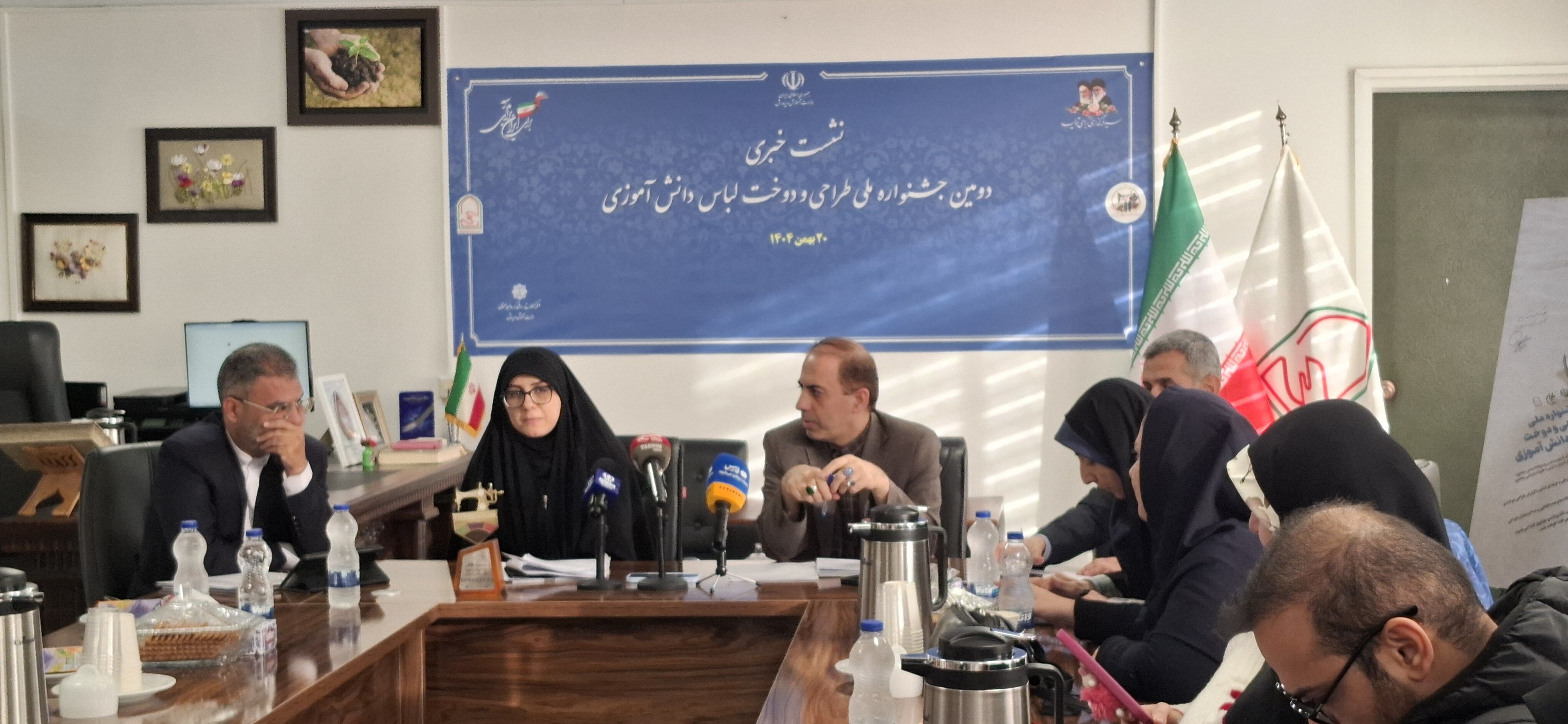 طراحی لباس فرم دانش‌آموزی با محور هویت ایرانی-اسلامی و سلایق دانش‌آموزان