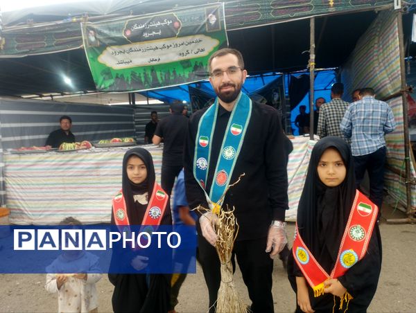 خدمت‌رسانی فرهنگیان و دانش‌آموزان پیشتاز زنجانی در موکب هیات رزمندگان ایجرود