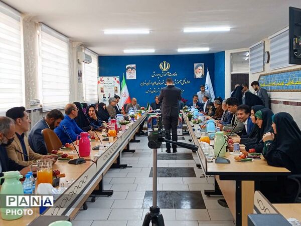 تجلیل از معلمان نمونه شهرستان قدس با حضور فرماندار و خانواده معظم شهدا
