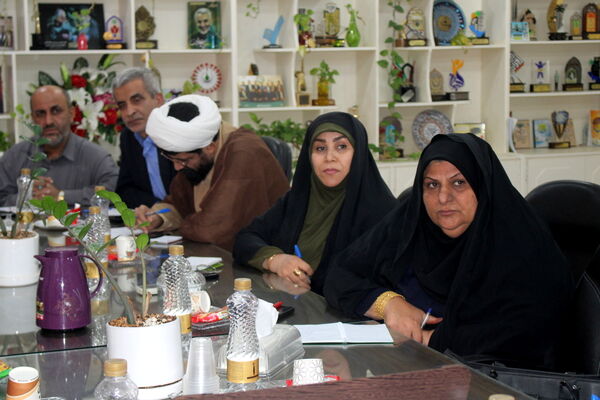 جلسه ستاد برنامه ریزی زنگ بازگشایی مدارس و زنگ ایثار و مقاومت در بوشهر