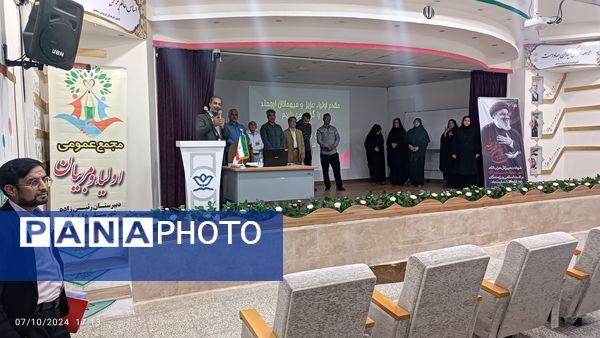 جلسه انجمن اولیا دبیرستان رئیس‌زاده خلیل‌آباد