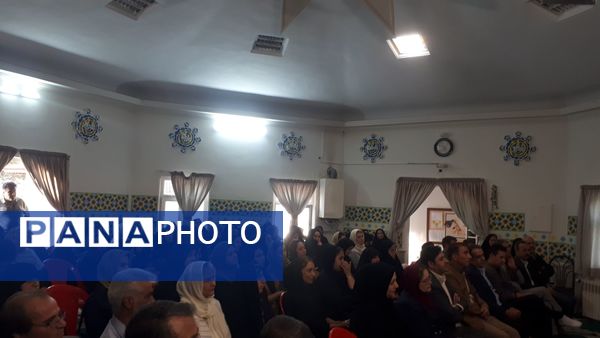 جلسه مجمع عمومی انجمن اولیا و مربیان در دبیرستان شاهد شهید حمامی ناحیه 6 مشهد