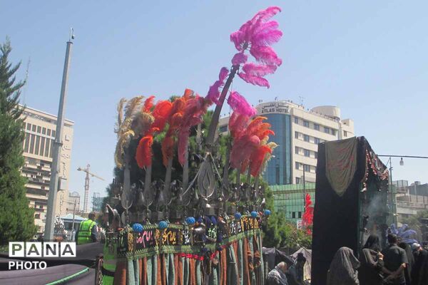 حضور میلیونی زائران در مشهد