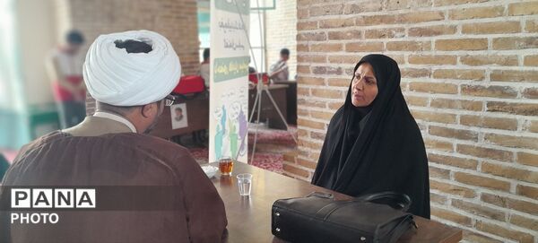 خدمت رسانی ادارات و سازمان های شهرستان نیشابور در میزخدمت نماز جمعه 