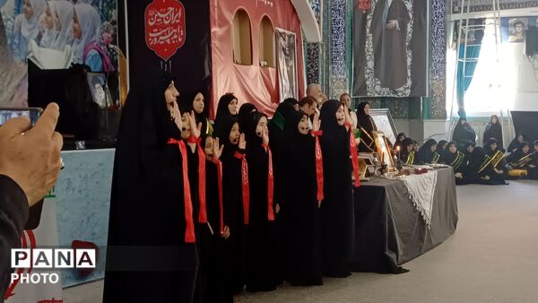 همایش دانش‌آموزان و بانوان خرم آبادی در سوگ رهبر شهید 