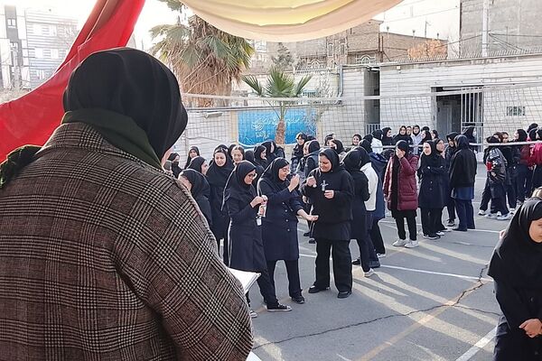 جشن ۲۲ بهمن در دبیرستان حضرت زینب(س) شهرری