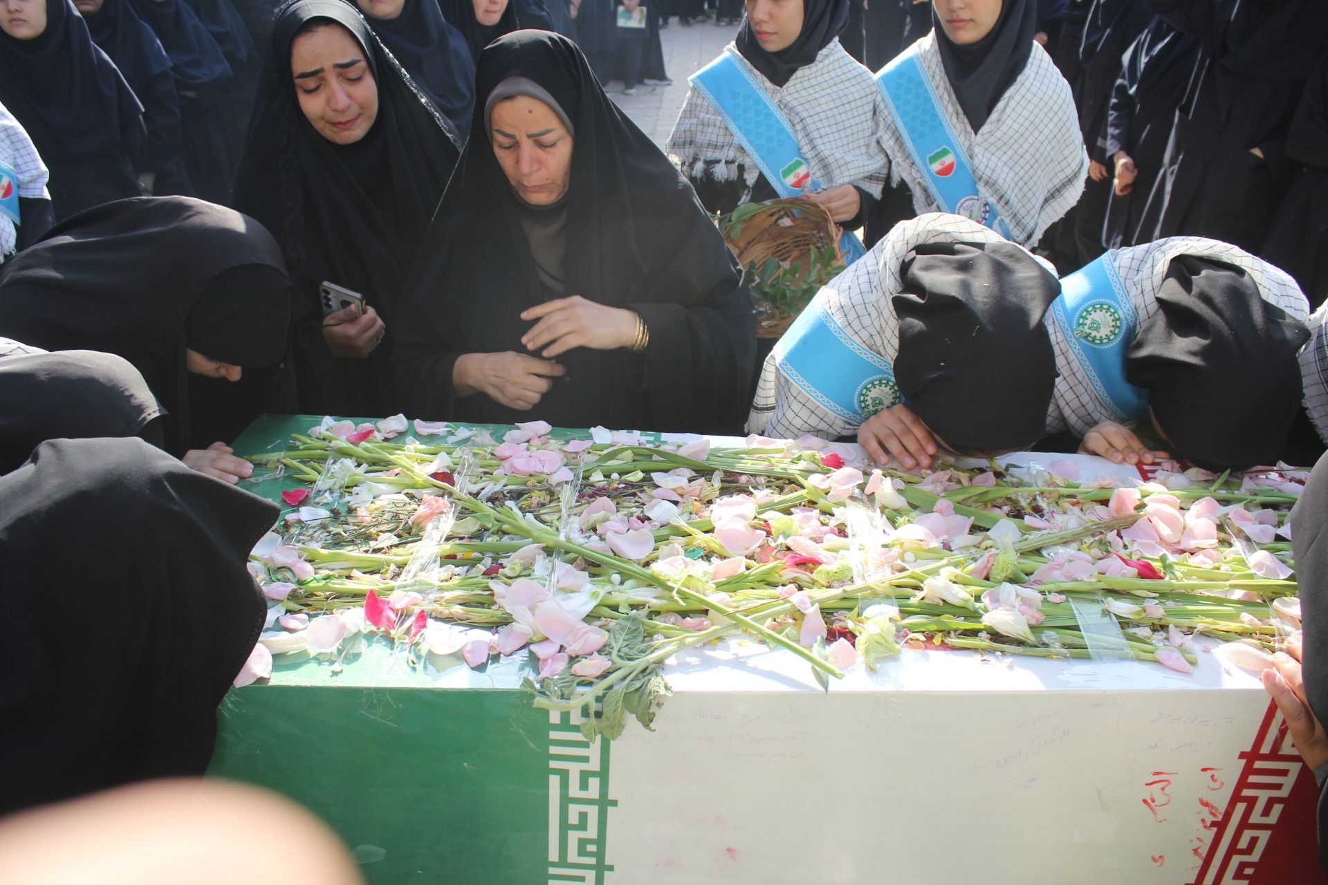 شهید گمنام مهمان دبیرستان ساره ورامین 