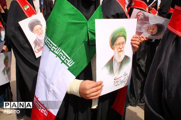 راهپیمایی تا نماز جمعه با جلوه هایی از وحدت مردم شهرستان بام و صفی‌آباد در روز قدس