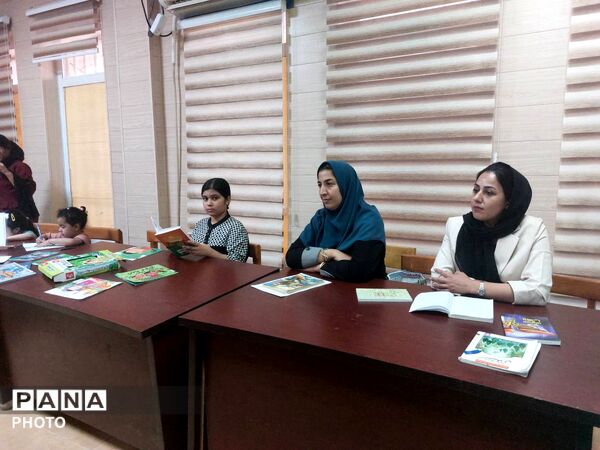 برگزاری نشست «خانواده کتاب‌خوان» در کتابخانه الزهرا(س) حاجی‌آباد