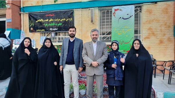 وداع دانش‌آموزان دبیرستان فرهنگیان ناحیه ۷ با شهید گمنام 