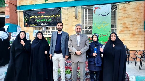 وداع دانش‌آموزان دبیرستان فرهنگیان ناحیه ۷ با شهید گمنام 