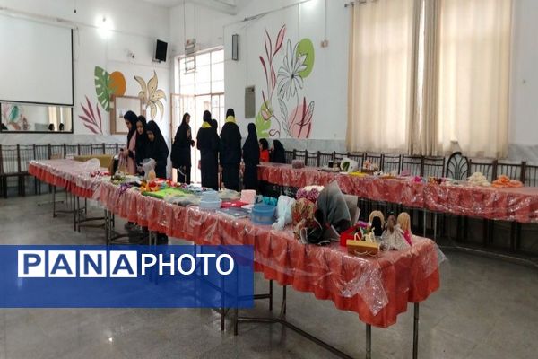 برپایی نمایشگاه و بازارچه کارو فناوری در دبیرستان شهید مجید دهنوی نیشابور