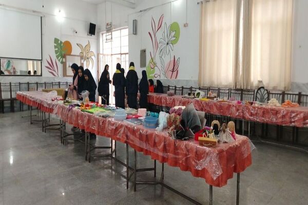 برپایی نمایشگاه و بازارچه کارو فناوری در دبیرستان شهید مجید دهنوی نیشابور