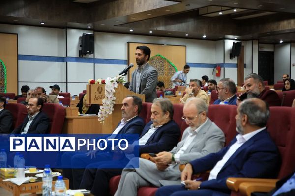 نشست صمیمی مدیران رسانه با استاندار قم