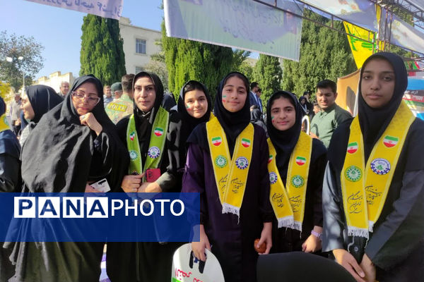 تجمع بزرگ دانش‌آموزان در روز 13 آبان