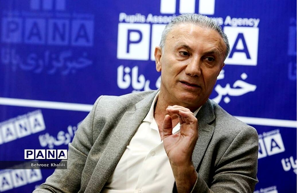 حاشیه‌سازان می‌خواهند قهرمانی پرسپولیس را لوس کنند