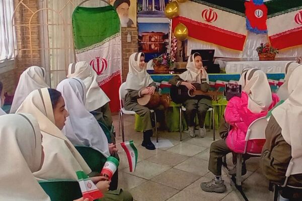 جشن پیروزی انقلاب اسلامی در مدرسه دکتر کیهانی1