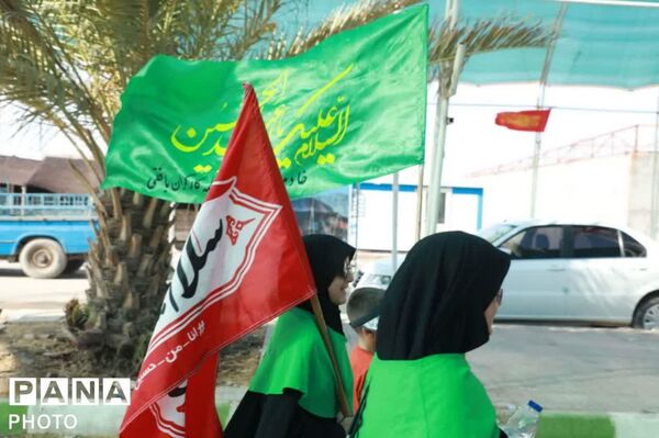 خدمت به زائران اربعین کوچک و بزرگ نمی شناسد
