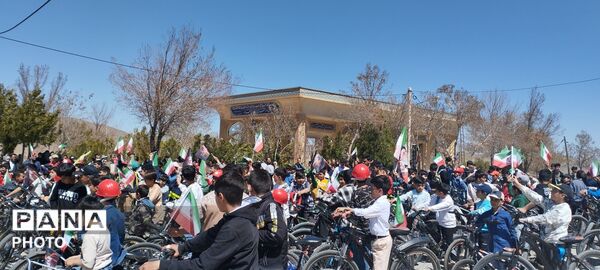 همایش دوچرخه‌سواری و پیاده‌روی دانش‌آموزان در سورشجان 