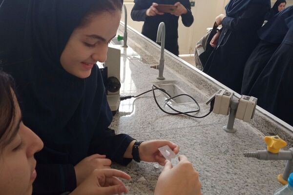 بازدید دانش آموزان دبیرستان حضرت ولیعصر (عج) ناحیه یک ری از پژوهش‌سرای رازی 