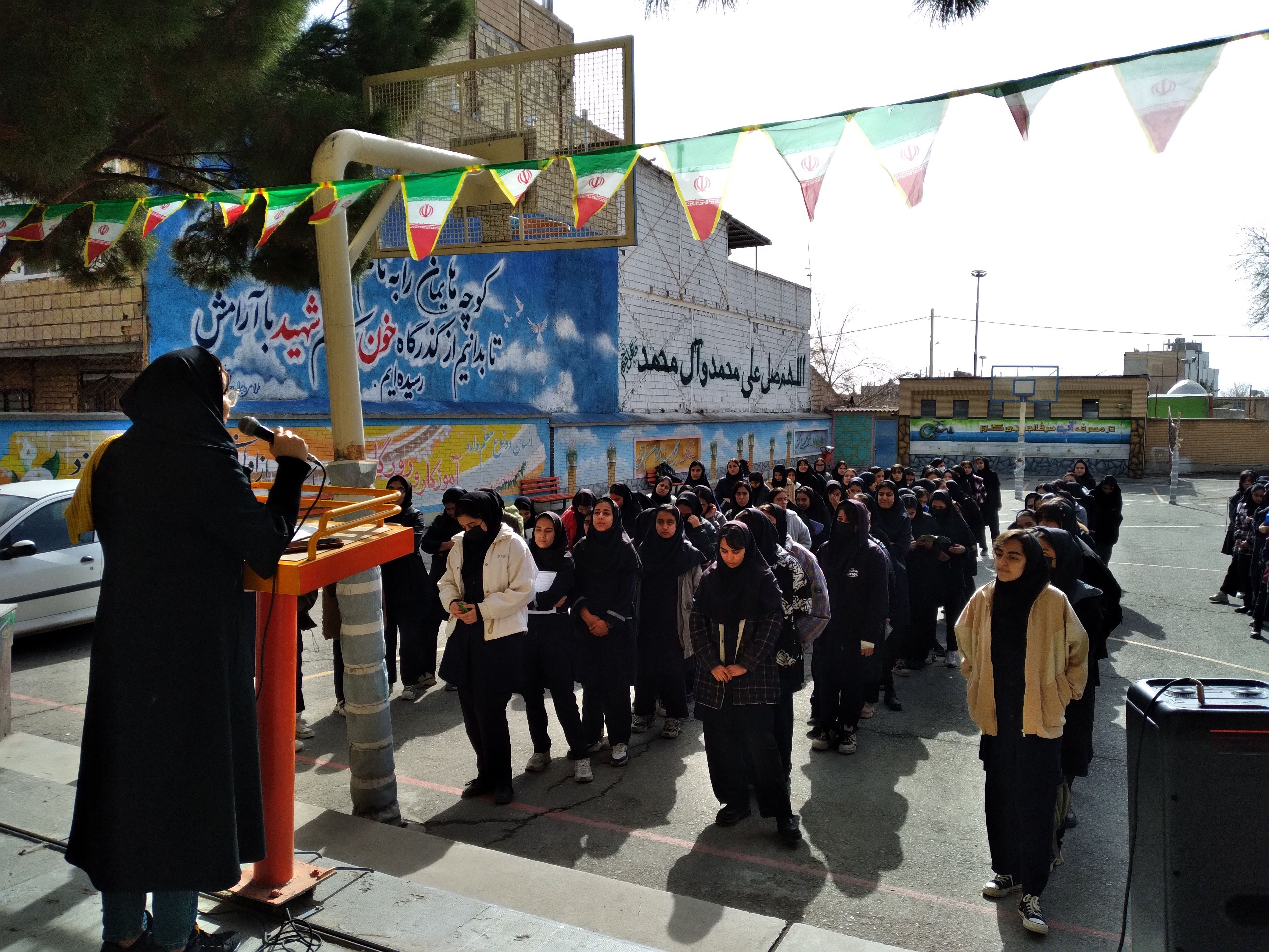 مراسمی با شکوه به مناسبت ۱۲ بهمن ماه و اغاز دهه فجر برگزار شد