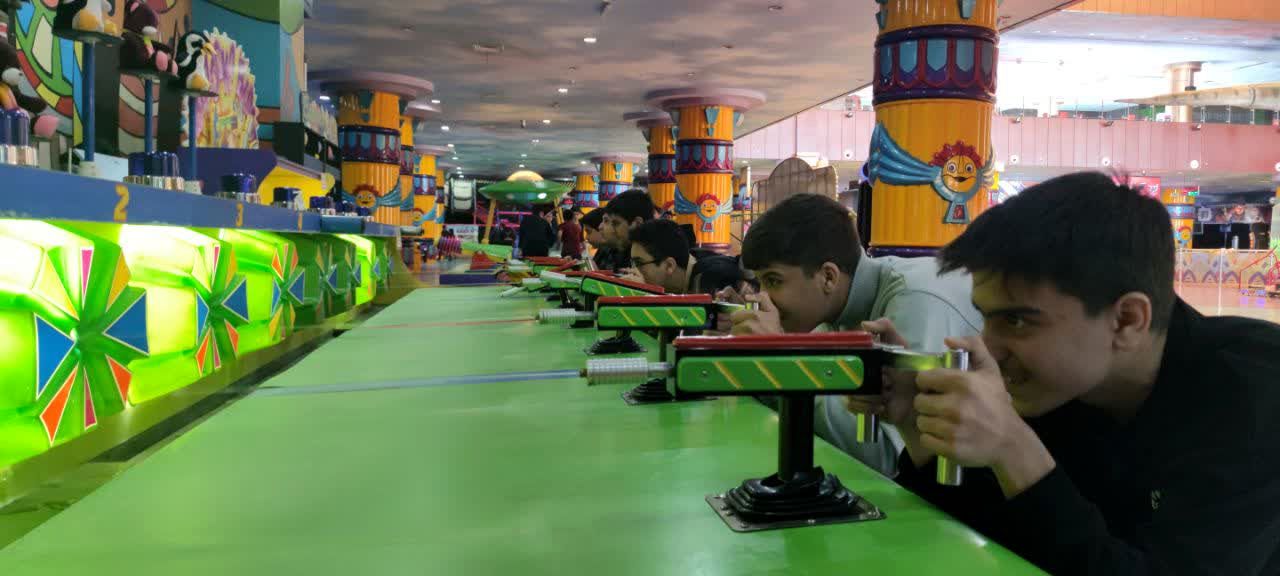 اردوی تفریحی دانش‌آموزان تیزهوشان نوشاد به مجتمع تجاری خلیج فارس