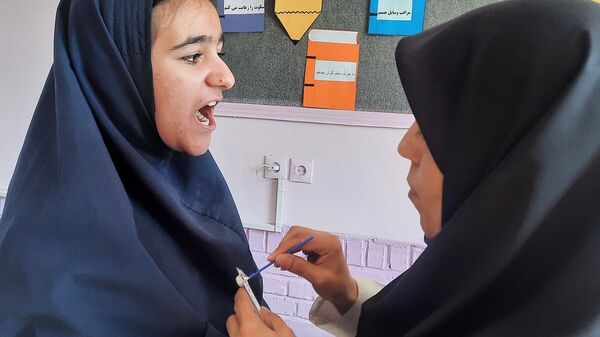 اجرای طرح وارنیش فلوراید در دبستان پنجم مهر