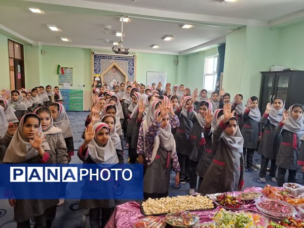 جشن میلاد امام خوبی‌ها در دبستان برادران شهید دیده‌ور کازرون