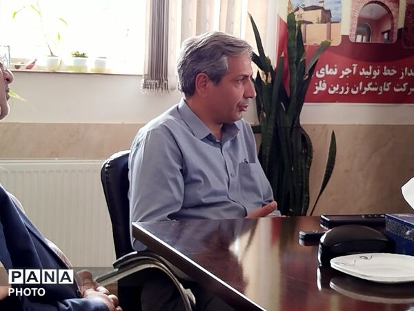 بازدید فرماندار  از شرکت زرین‌فلز کاشمر
