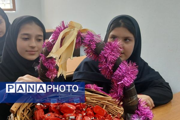  جشن جوانه ها در دبیرستان دخترانه بعثت۲ شهرک وایین آغاز فصل نوین یادگیری