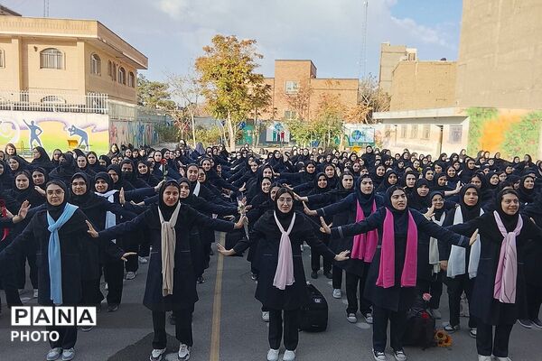 به صدا درآمدن زنگ سلامت در دبیرستان شاهد مرضیه جشن گرفتن حال خوب دانش آموزان 