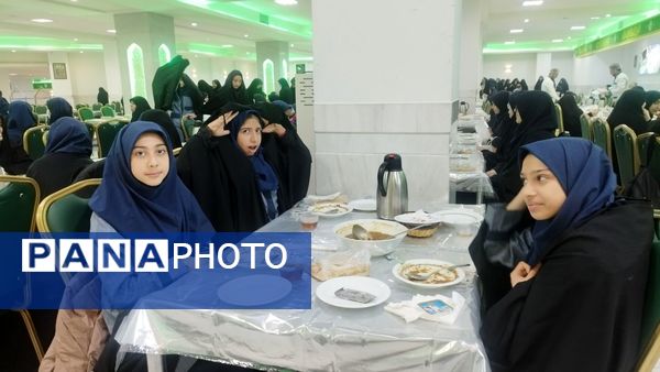 اردوی معنوی دانش آموزان دبیرستان شاهد تکتم در حرم مطهر رضوی