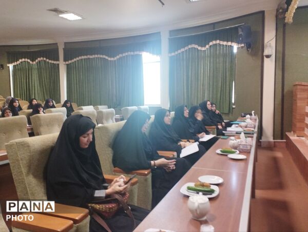 نشست اختصاصی بانوان خلیل‌آباد با معاون سیاسی اجتماعی استانداری خراسان رضوی