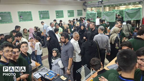 جشن علم در نمایشگاه «فانوس»؛ نمایش قدرت پژوهشگری دانش‌آموزان علامه حلی ۲