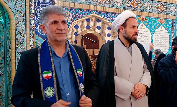 حضور مسئولان میان معتکفین مدرسه تمام تشکیلاتی پیشتازان صدرا متوسطه اول در اختتامیه اعتکاف 