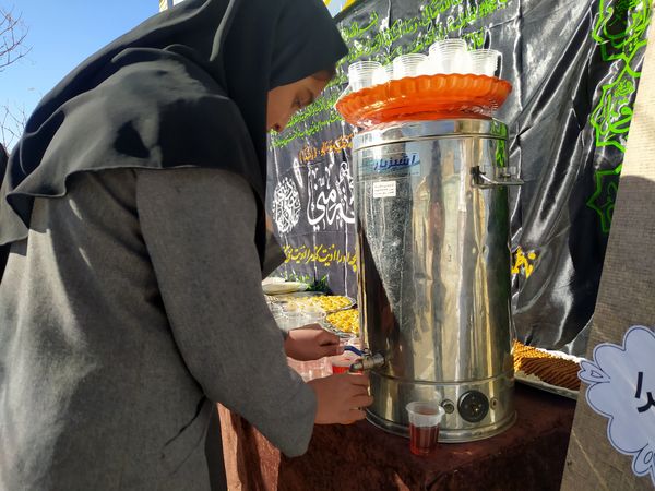 برپایی ایستگاه صلواتی در دبیرستان دخترانه امید 