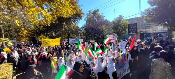 طنین شعارهای ضد استکباری در شاندیز
