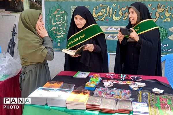 حضور خادمان امام رضا (ع) در حاشیه نماز جمعه و مراسم بدرقه رهبر شهید انقلاب